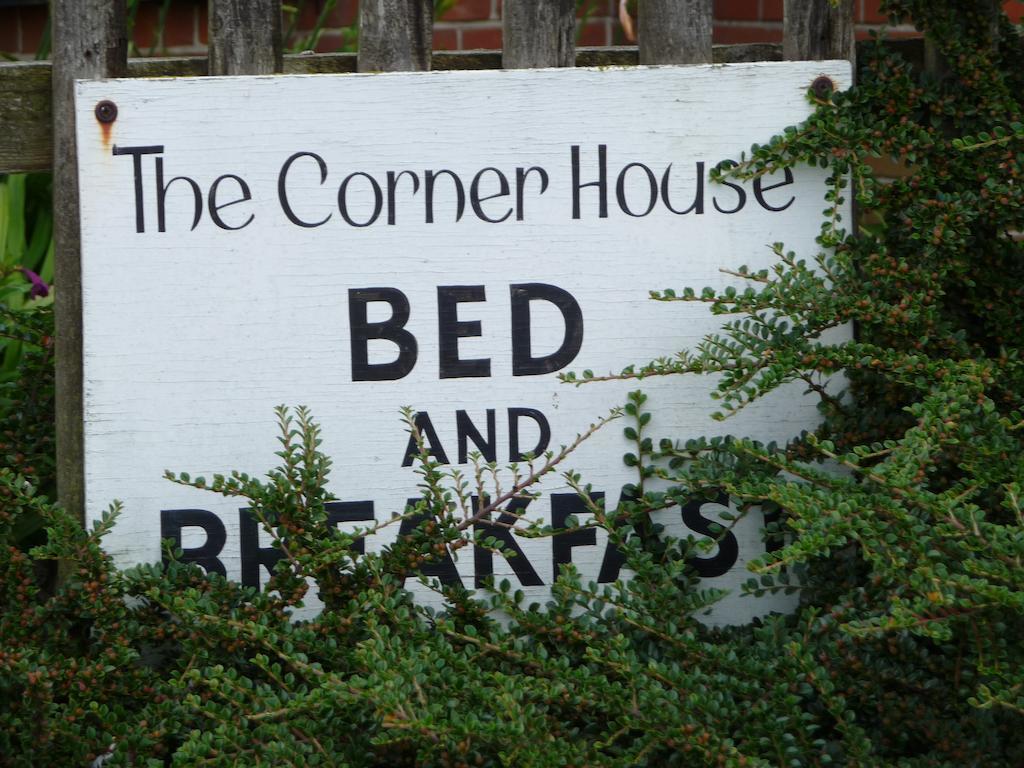 לינה וארוחת בוקר ריי The Corner House מראה חיצוני תמונה